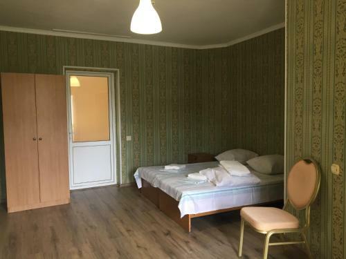 Hostal Charodeika Guest House