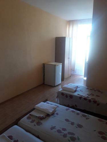 Hostal Charodeika Guest House