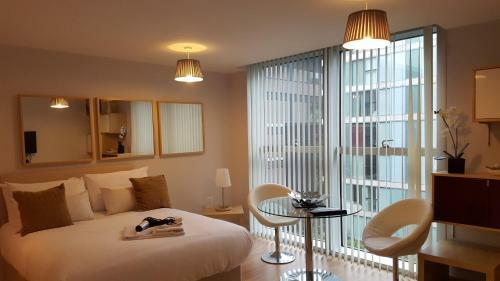 The Hub Serviced Apartments- Shortstay Mk