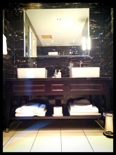 Hostal Hotel Kylestrome Bar & Grill