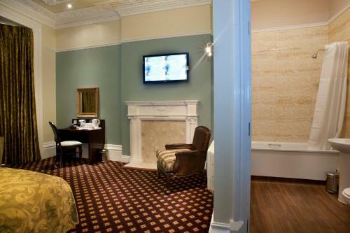 Cabot Court Hotel