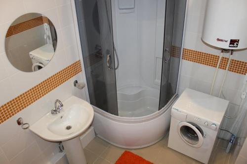 Apartment Tikhomirnova 1