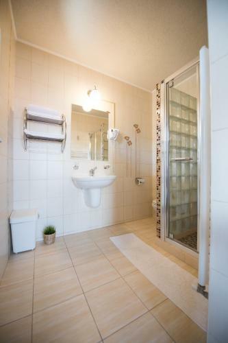 Hostal Pensiunea Casa Cu Flori