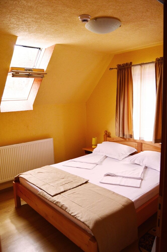 Hostal Venesis House