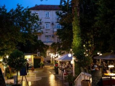 Hotel Sumratrin (std Blcony)