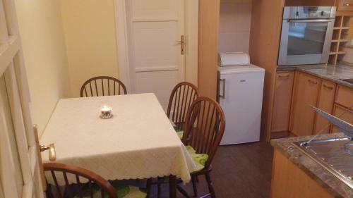 Traveler's Premium Apartment