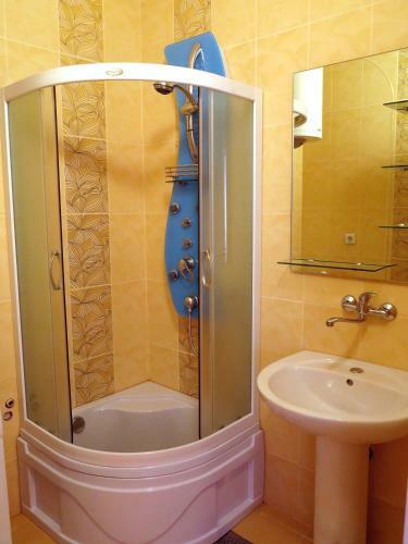 Traveler's Premium Apartment