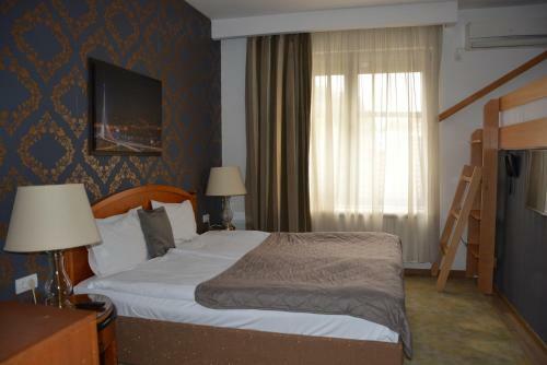 Hotel Avalon
