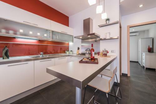 Full Color Apartment Bari