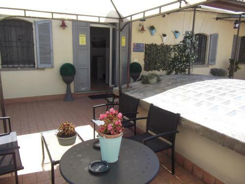 Hostal La Luna Blu In Old Town