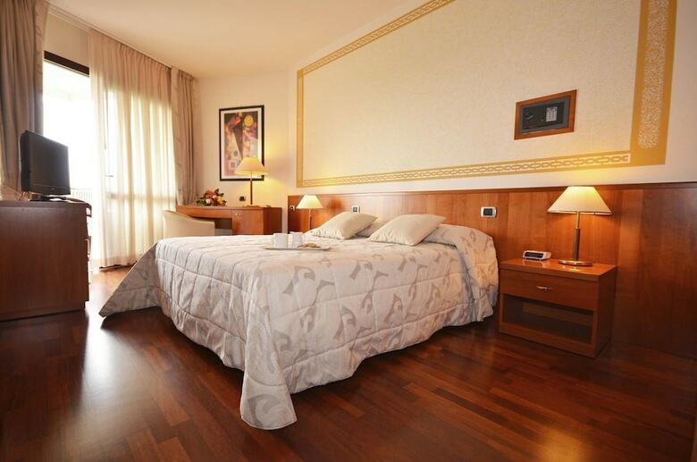Savoy Beach Hotel & Thermal Spa