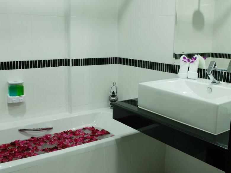 Hotel First Residence