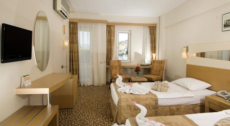 Hotel Lycus River
