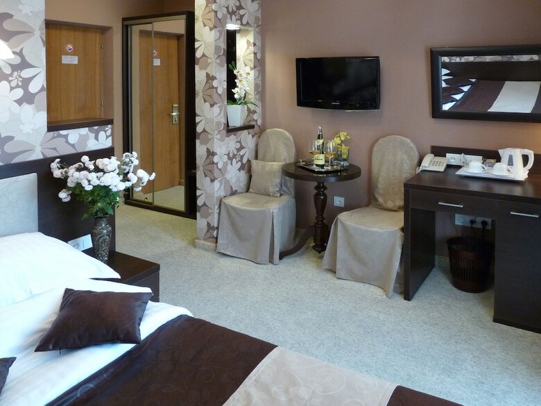 Eney Hotel
