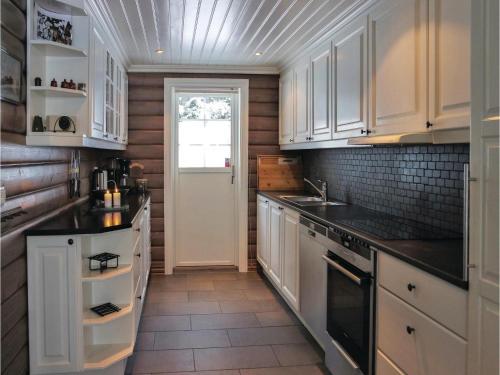 Five-bedroom Holiday Home In Lillehammer
