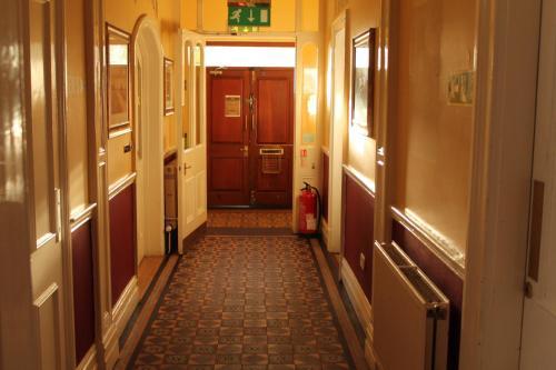 Bed & Breakfast The Menai Hotel And Bar
