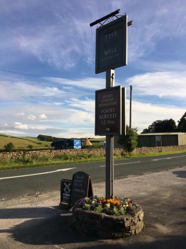 Hotel Red Well Inn