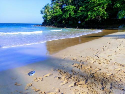 Hostal Paradise Beach House