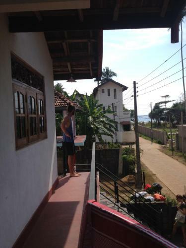 Hostal Paradise Beach House