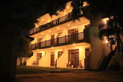 Hotel Mirissa Village