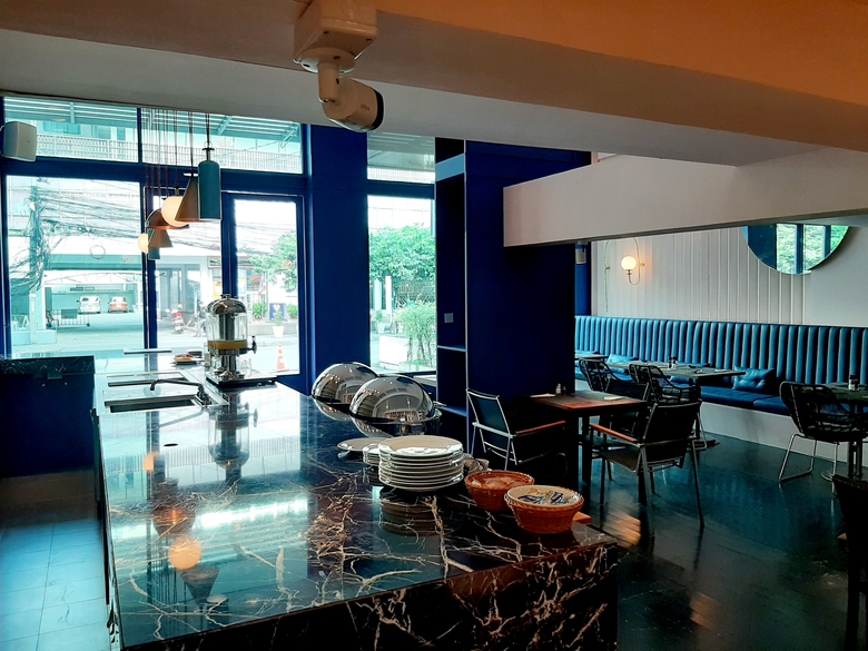Sacha's Hotel Uno