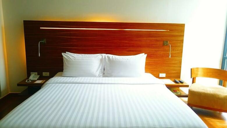 Sacha's Hotel Uno