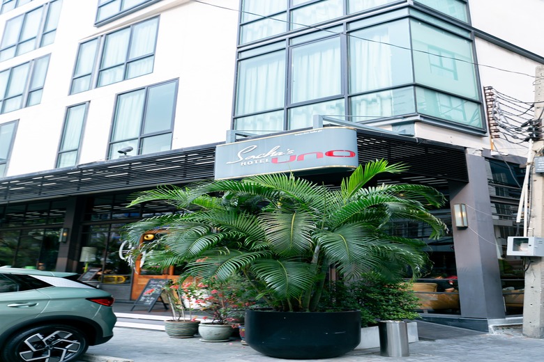 Sacha's Hotel Uno