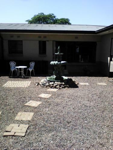 Hostal Elephant Lodge Guesthouse