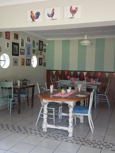 Hostal Raintree Guest House