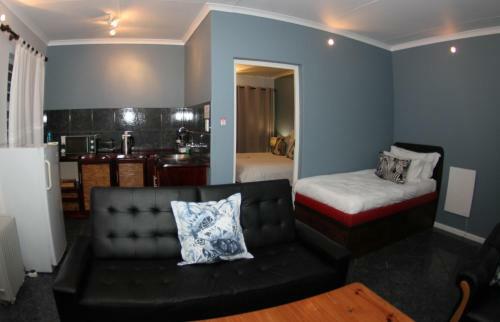 Hostal The Roundhouse Guesthouse