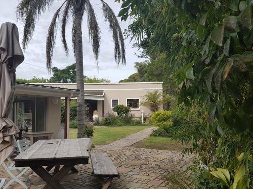 Hostal Sir Roys Guest House