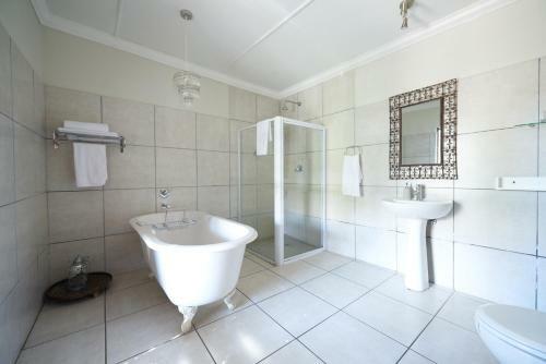 Hostal 84 On Fourth Guest House