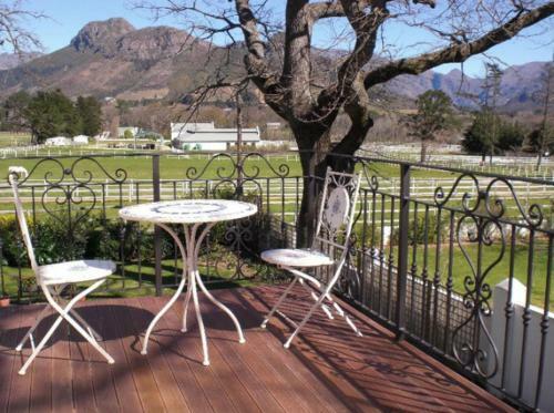 Hostal Auberge La Dauphine Guest House