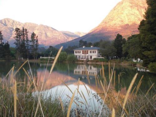 Hostal Auberge La Dauphine Guest House