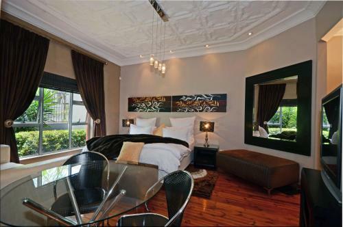 Hostal Saffron Guest House