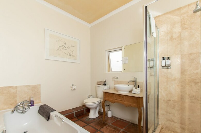 Hostal Auberge Burgundy Guesthouse