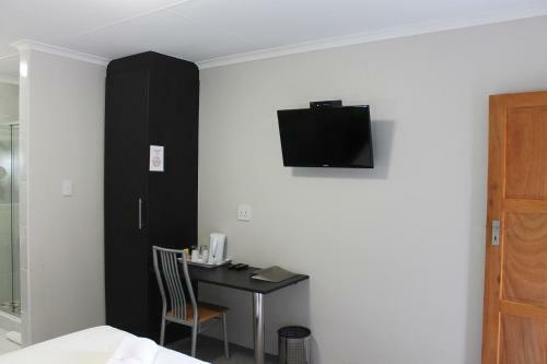 Hostal Fin And Feather Guesthouse