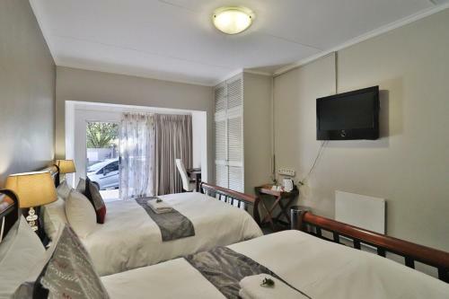 Hostal Fin And Feather Guesthouse
