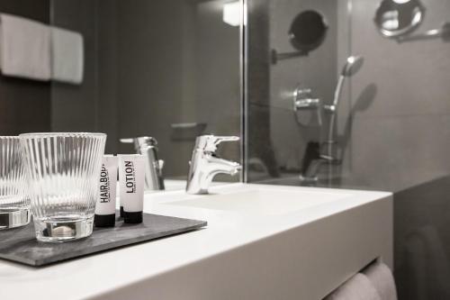 Hotel H'otello F'22