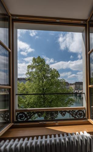 East-west Riverside Hotel Basel