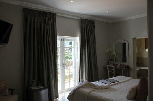Hostal Sandals Guest House