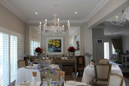 Hostal Sandals Guest House