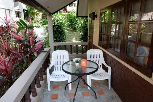 Kata Beachwalk Hotel And Bungalows