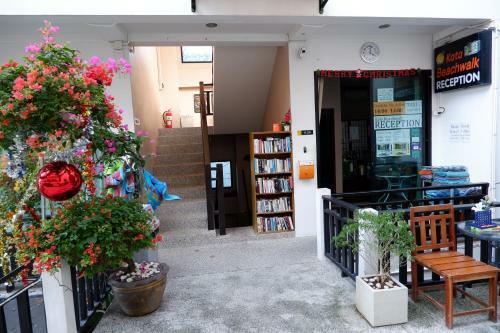 Kata Beachwalk Hotel And Bungalows
