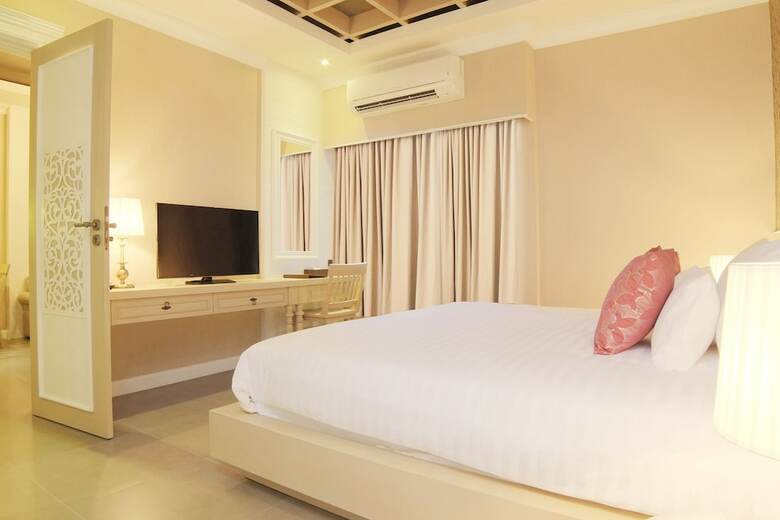 Hotel The Raya Surawong Bangkok