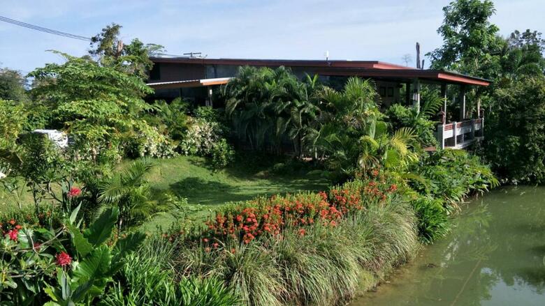 Hotel Arthaya Villas