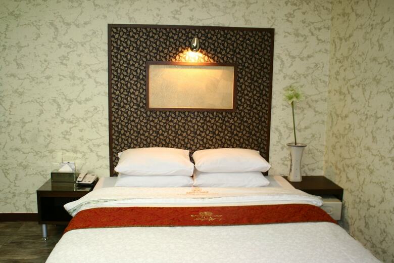 Hotel Amour & Symphony