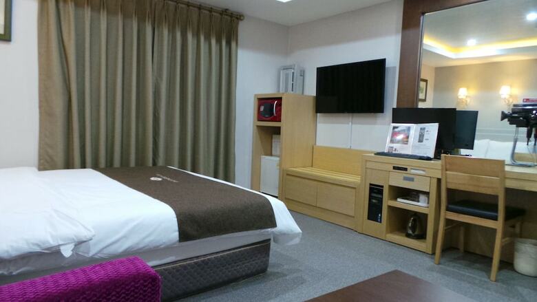 Hotel Amour & Symphony