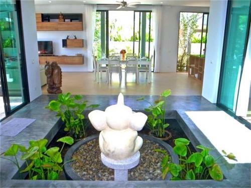 Baan Bua Nai Harn 3 Bedrooms Villa