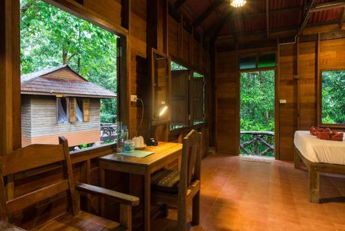 Hotel Art's Riverview Lodge